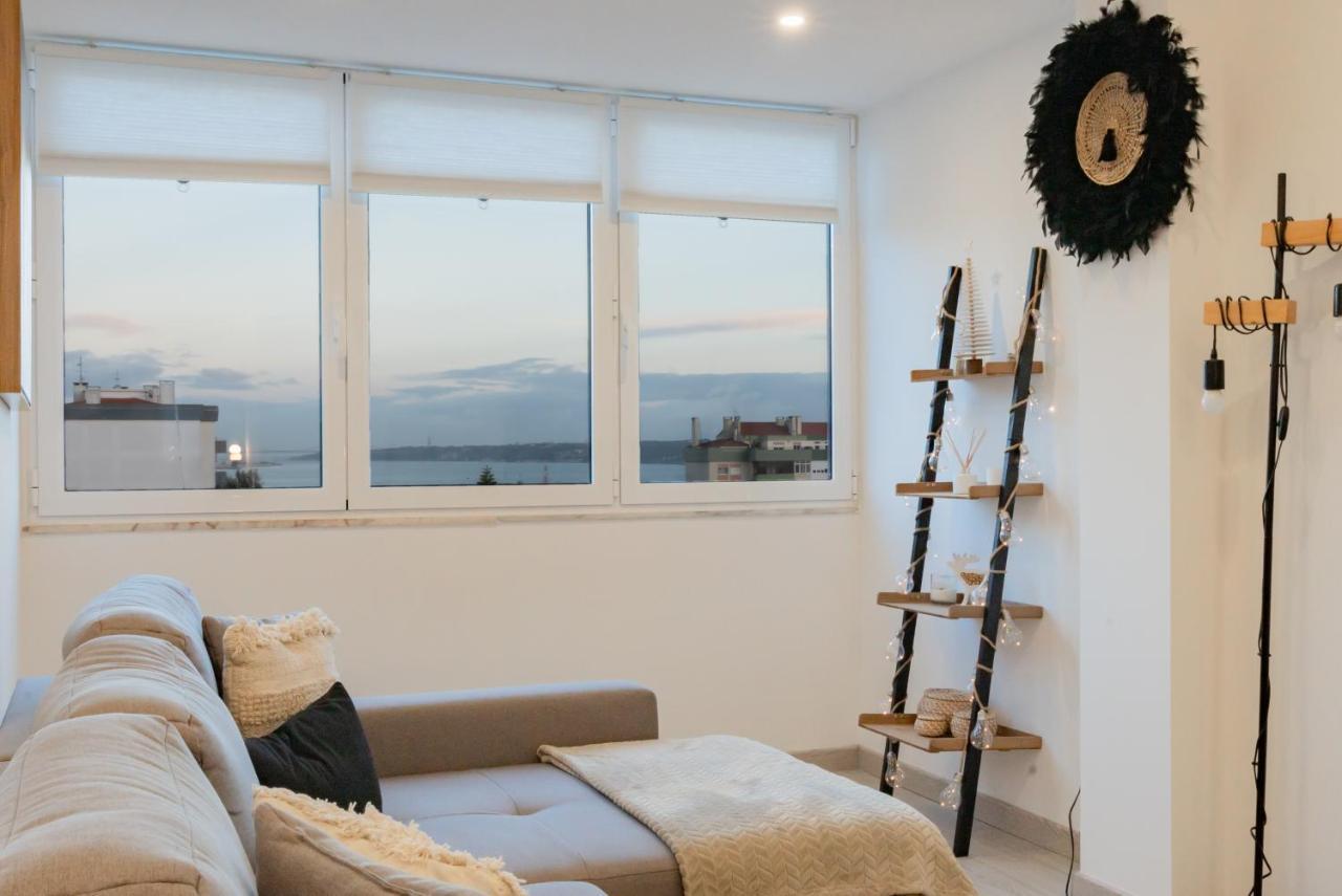 Stylish Apartment W/ River View By Lovelystay Oeiras Exterior foto