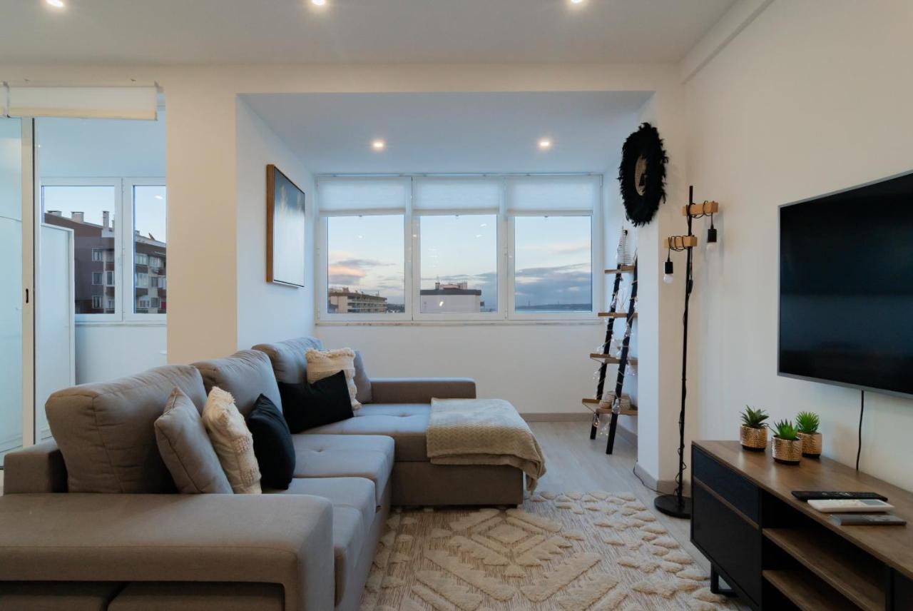 Stylish Apartment W/ River View By Lovelystay Oeiras Exterior foto