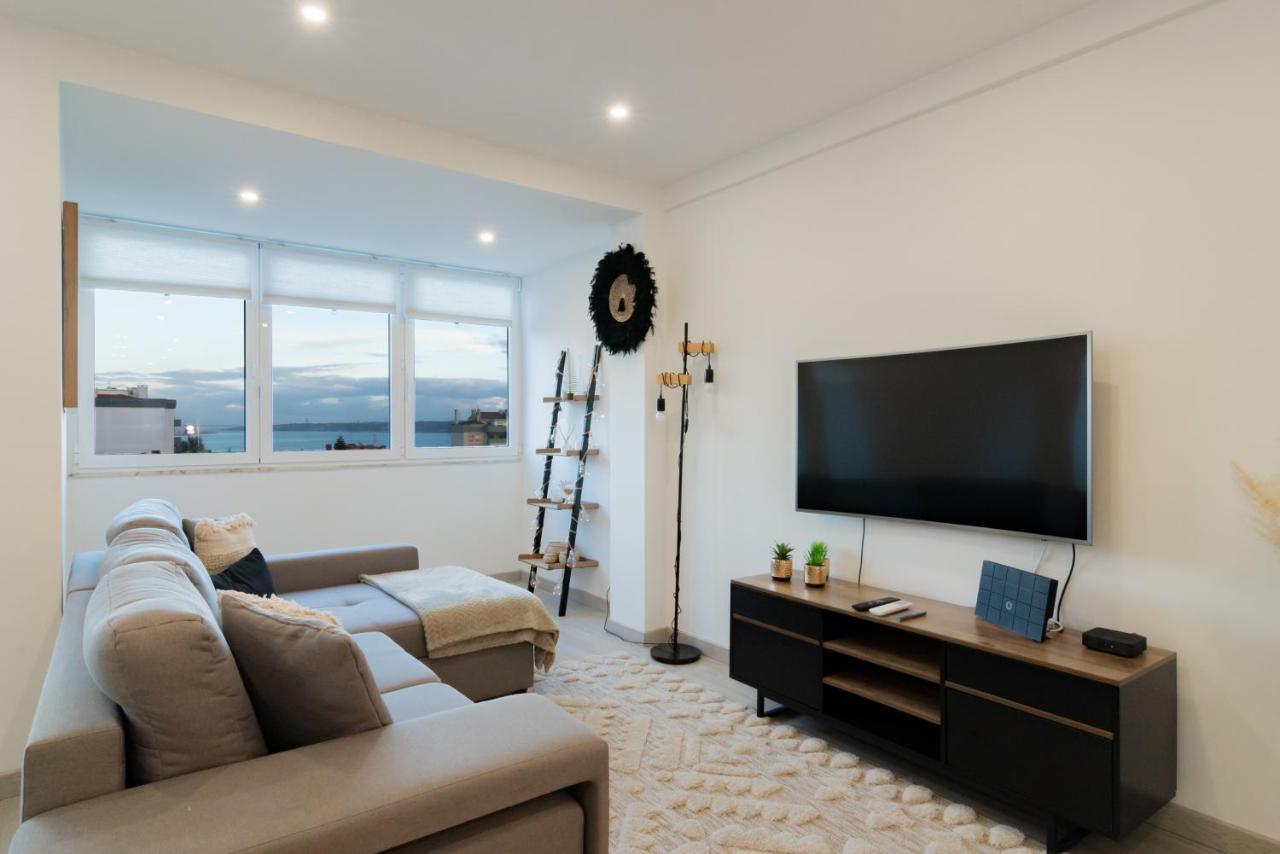 Stylish Apartment W/ River View By Lovelystay Oeiras Exterior foto